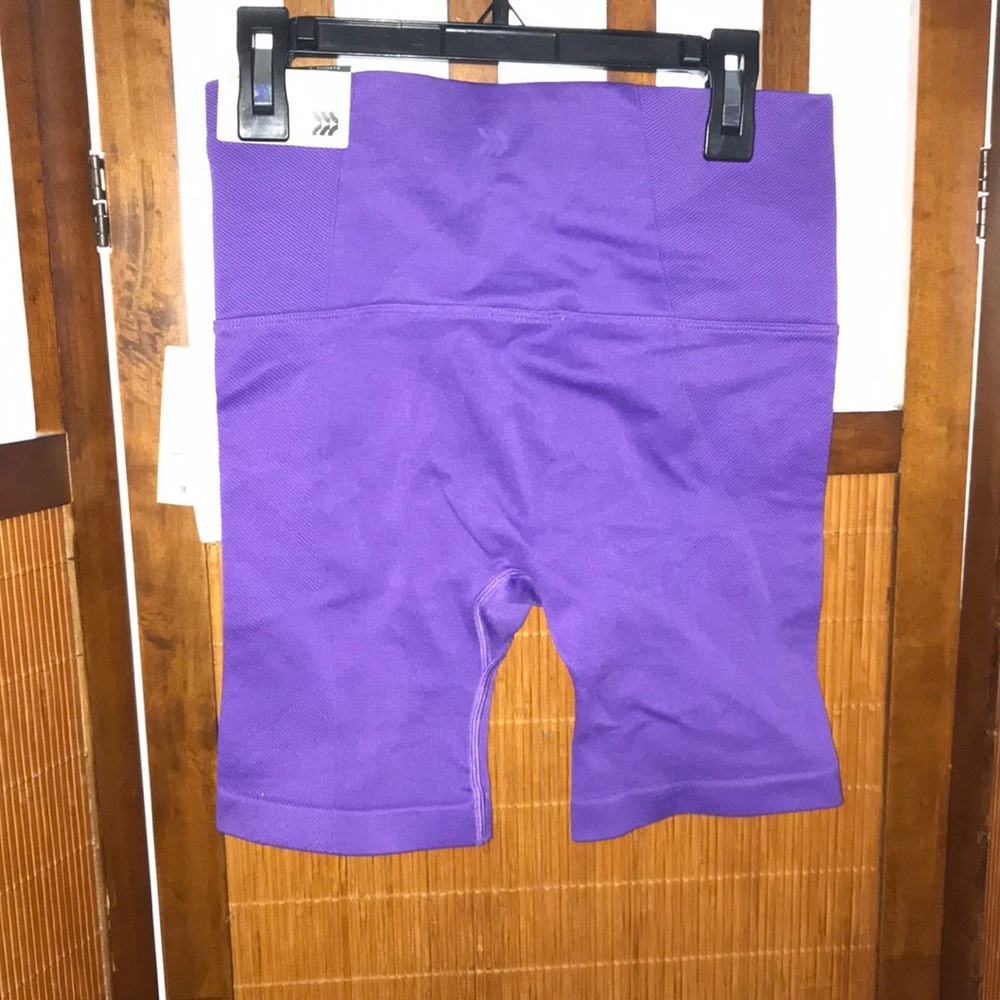 All In Motion Shorts M NWT